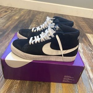 Nike SB Zoom Blazer Mid Black/White. Used in great condition. Mean Size 9
